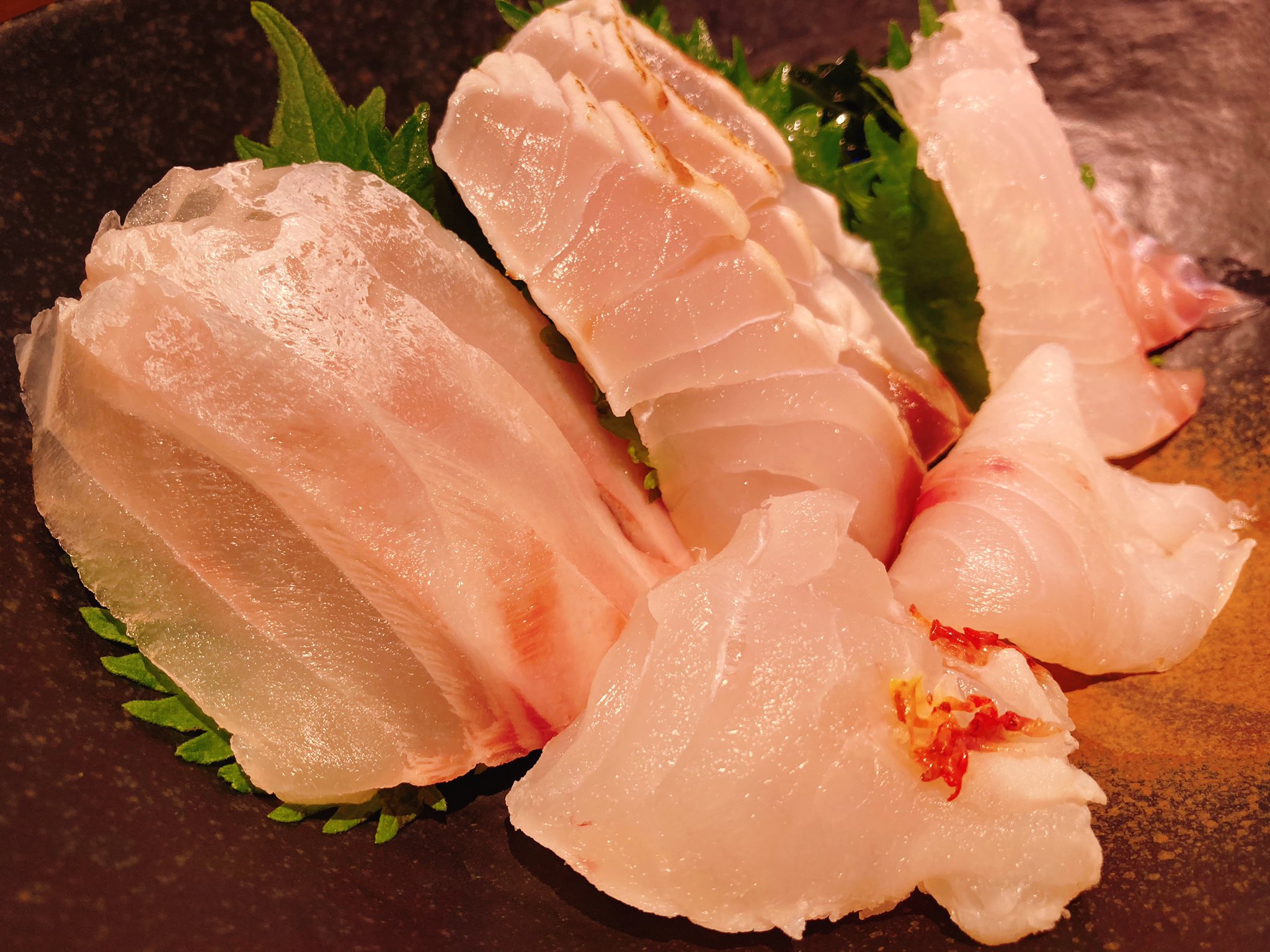 仙川釣よし V Twitter 本日日のお刺身はこちら ウメイロ メダイ アカイサキ キツネベラ ウスバハギ 特に八丈島のウメイロは脂の感じがとても良好 本日もぜひぜひ宜しくお願い致します 釣よし 三鷹 新川 ランチ お刺身 釣り 八丈島 T Co
