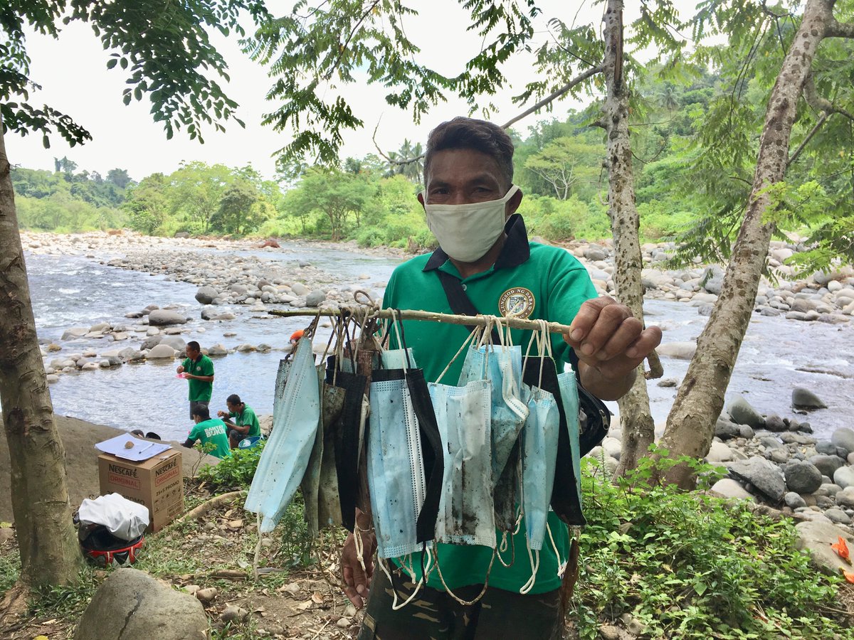 SunStarDavao's tweet photo. #SunStarLens
FACE MASKS. Members of the Interface Development Interventions for Sustainability (Idis) and Bantay Bukid Volunteers were able to collect several face masks and face shields during a clean-up drive last week at the Panigan-Tamugan Watershed. IDIS PHOTO https://t.co/0V0e3Cqw7a