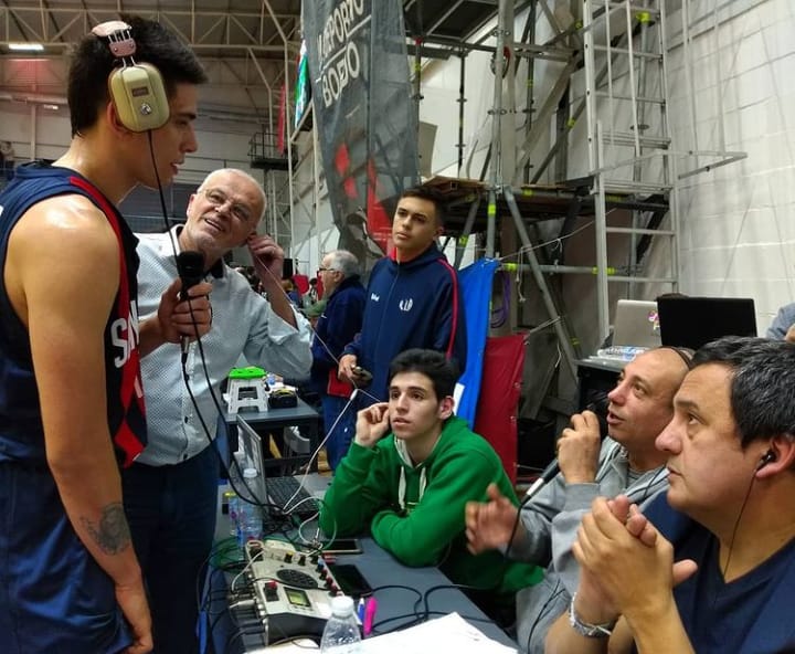 ilmedios's tweet photo. Gracias @VildozaJ11 por cada campeonato, por cada partido, por todas esas jugadas espectaculares que nos hacian levantarnos del asiento y por toda tu buena onda en cada entrevista con los mejores auriculares.

HASTA SIEMPRE, CAMPEÓN!! https://t.co/hhlw7WaPA3