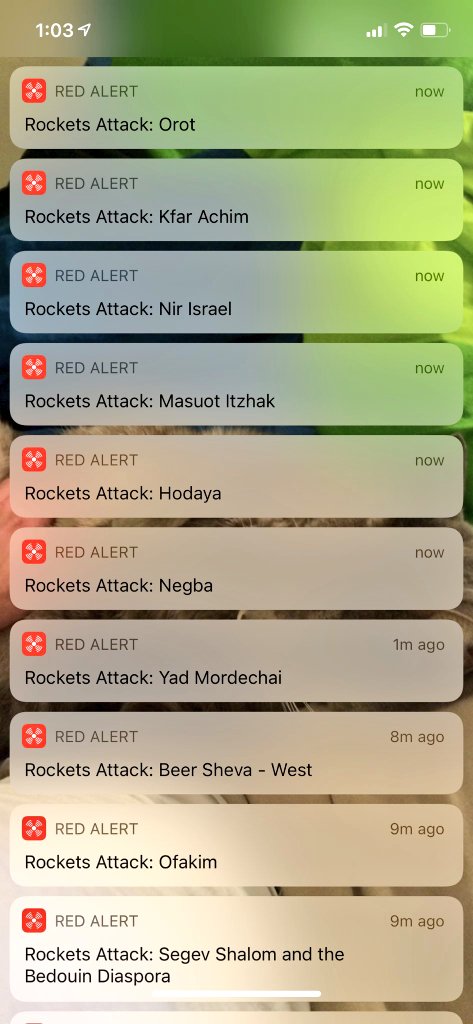 12:30 AM. Suenan alarmas en la calle –y simultáneamente– se activan notificaciones de emergencia en sus celulares del Servicio Público para ataques de cohetes.

De vivir en 🇮🇱, ésto es lo que verían en pantalla de sus celulares.

⚠️Ahora tienen 30Seg a 1min½ para buscar un búnker