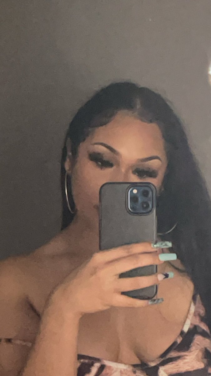 queenaleezy's tweet photo. https://t.co/4LduEbgdC1