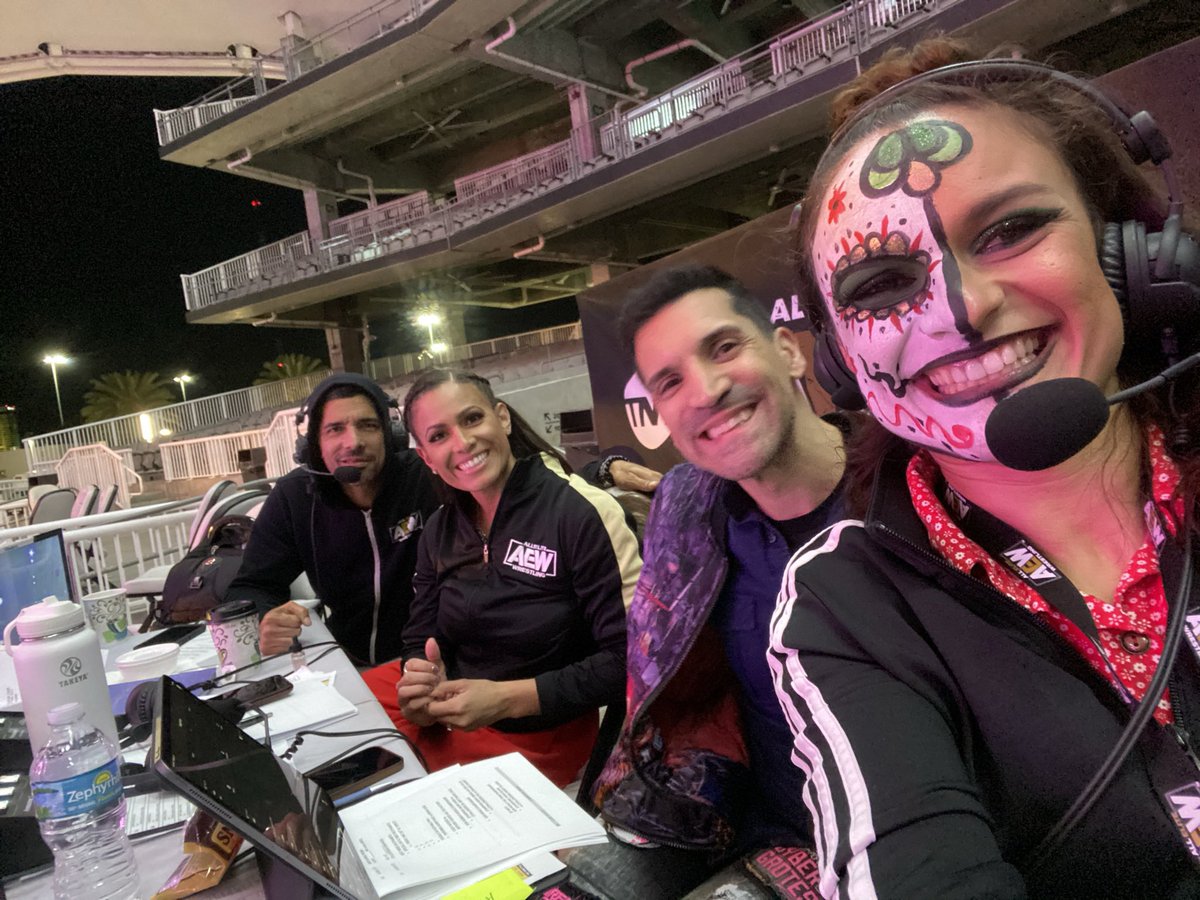 Even though I was not on tv I was on the commentary table with the best of the best! @DashaKuret @AlexHPforQVC @WILLIEURBINA Escuchenos en Español!