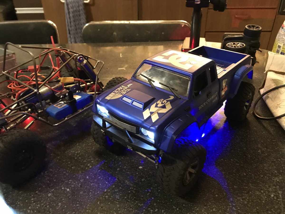 scalecrawler's tweet photo. Fayee FY002A
息子が誕生日にクローラーのラジコンを欲しいと言い始めたのでスグ遊べそうなのを探した結果これに。
中身はまんまWPL互換です。
カスタム内容は
MN45で使ってた社外ショック
MN99用260ギアボックス
メタルリンク
アクスルギアメタル化
ステアリングのサーボ化
子供用としては充分かな？ https://t.co/wnSNT3bbSq