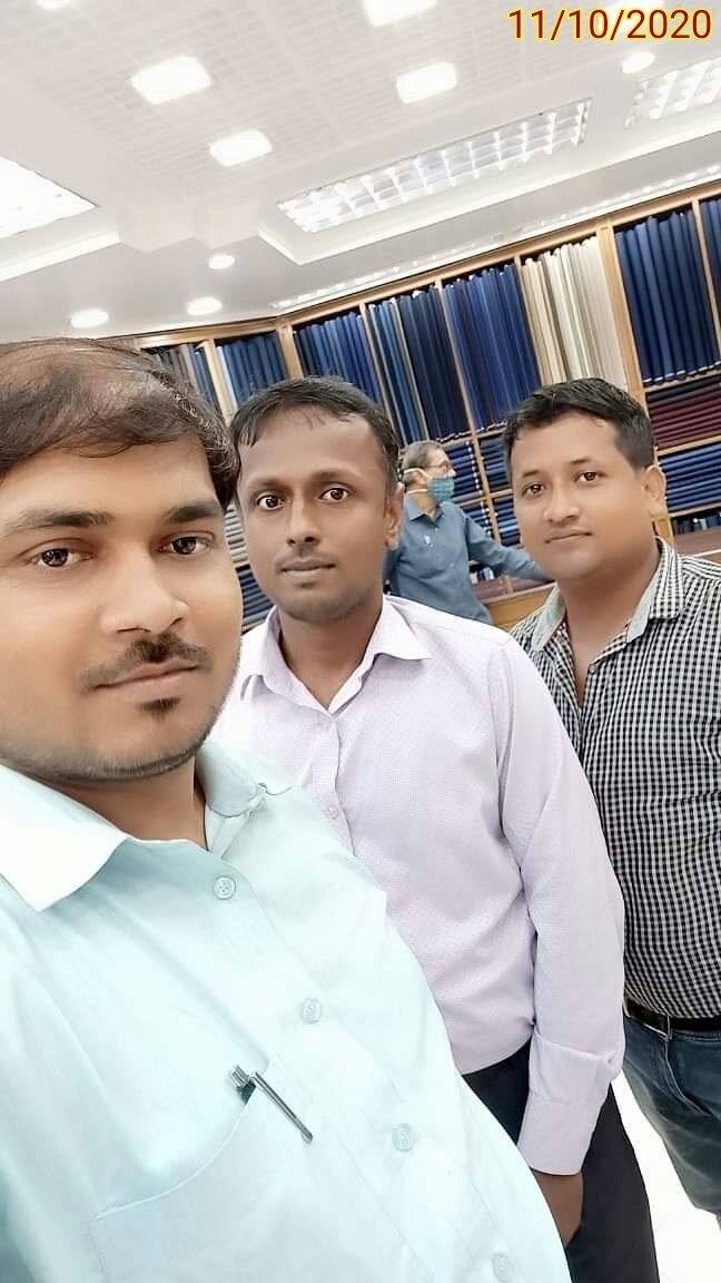 kushwahavinay9's tweet photo. खरीदारी करने के बाद यदि एक सेल्फी न लिया तो फिर क्या किया?
#सुजीतकुमारराहुल #विनयकुमार #अमरेशकुमार #कुशवाहा #दरेमंडशॉप #पटना #बिहार #हमसाथसाथहैं #SujeetKumarRahul #VinayKumar #AmreshKumar #Kushwaha #TheRaymondShop #Patna #Bihar #HumSaathSaathHain https://t.co/Vq5kWEfIHk