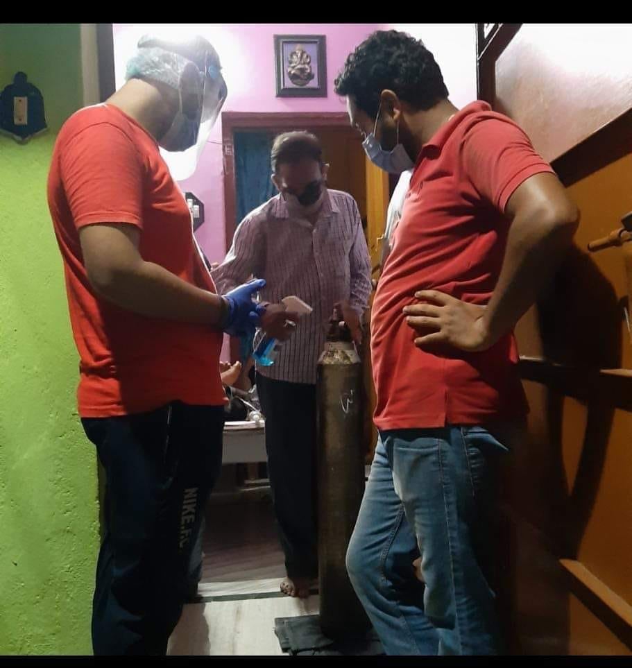 cpimspeak's tweet photo. At a time when countless people have succumbed to the pandemic in West Bengal, Red Volunteers are working hard to supply Oxygen cylinders &amp; other such essentials to #COVID19 patients. https://t.co/mgE7HpEPXM
