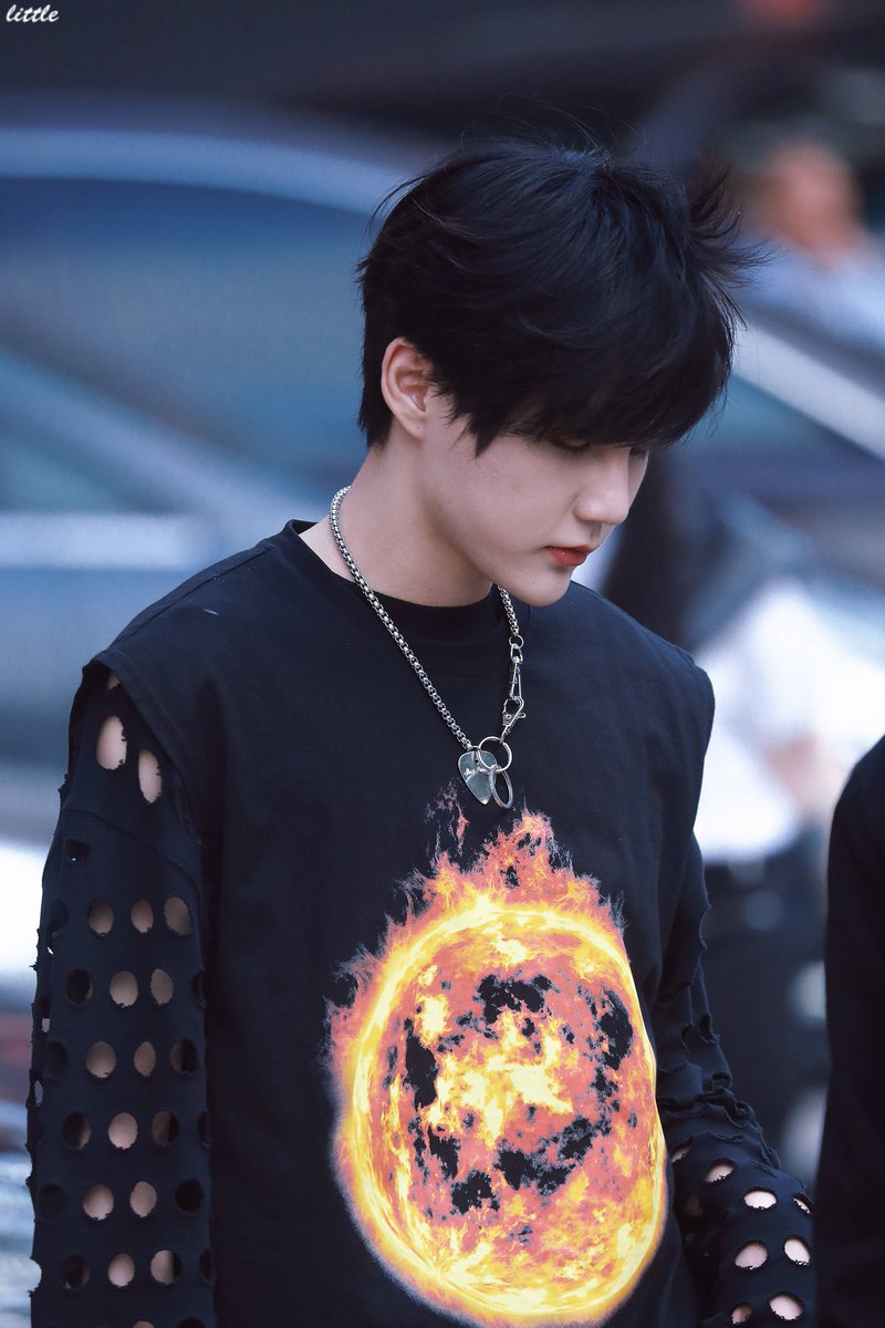 quanzhebr's tweet photo. [#HQ] 17.05.20 - Li Quanzhe a caminho das gravações para o programa 'Youth and Melody' | cr. nas imagens

#LiQuanzhe #李权哲 #NEXT https://t.co/3DkHDOlaWy