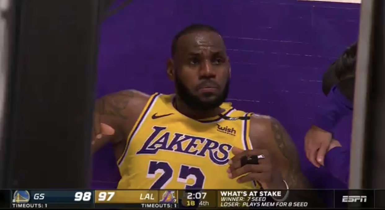 Amigo👟 on Twitter "When she throws your phone at you unlocked as you