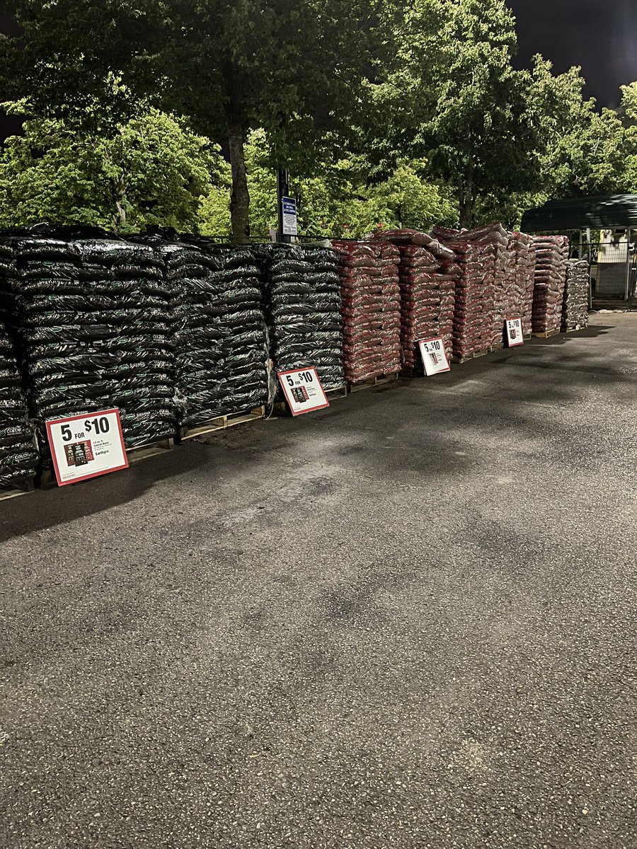 Bendotts's tweet image. Store is lookin good and ready for the up coming busy weekend ready to rock #4040Rocks @RLM4040 @blkubes @JessHD4040 @jessica_witte_ @RyanLHD4040 @ryan_quam @hdrharv @4040Nights