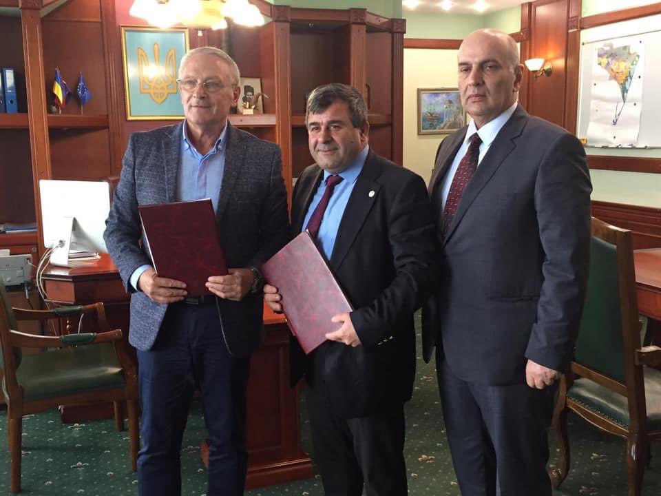 Berdyansk Belediye başkanı Sayın Valeri BARANOV ve Türksid- Ukrayna Başkan Vekili İsmail HACIOĞLU Berdyansk Belediyesi ve Türksid-Ukrayna arasında Memorandum imzalayarak en önemli adımı attı.