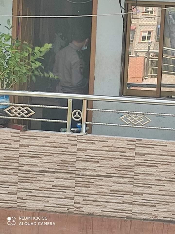 Ivory_Heeh's tweet photo. MAYANGONE, Yangon:

Terrorists (Myanmar security forces) raided houses and community hall on Thamaing Myo Thit 2nd Street and abducted a civilian at 11:30am.

#May20Coup #WhatsHappeningInMyanmar #MilkTeaAlliance https://t.co/Zb0X0Fy6GY