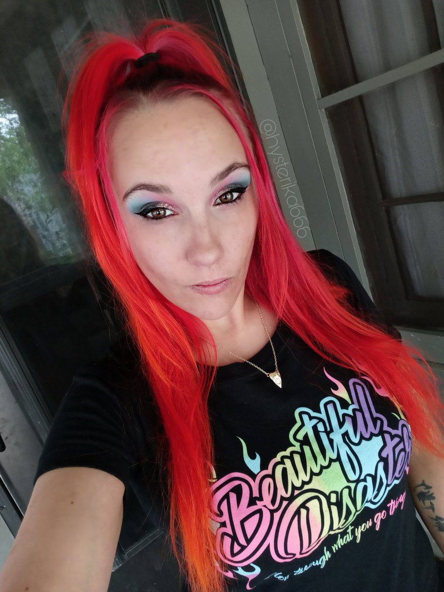 Hysterika666's tweet photo. Everyday is a new day
.
.
#beautifuldisaster #perfectlyimperfect #beautifullybroken #bipride #summeralready #watermelonhair https://t.co/r2WzZ846PL
