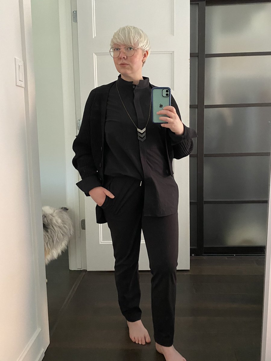 Folk_roar's tweet photo. Hot priest vibes forever
#OOTD #style #HotPriest https://t.co/Pgdu4pzpKi