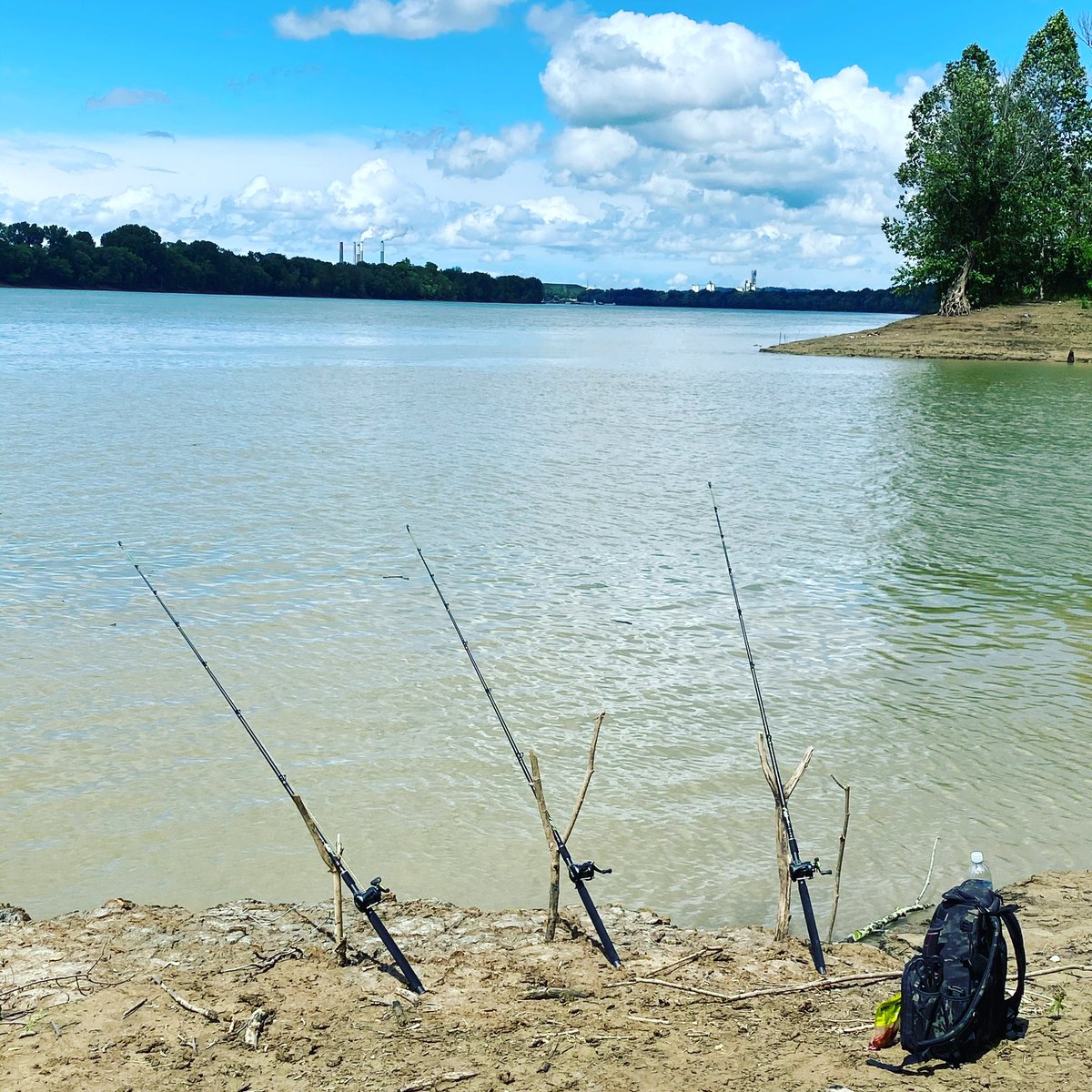 AllOutBiggs's tweet photo. Gotta love it! π£ #fishingislife #hogtime #contentcreators #ohioriver #letsgetit https://t.co/7kJTgd04hJ