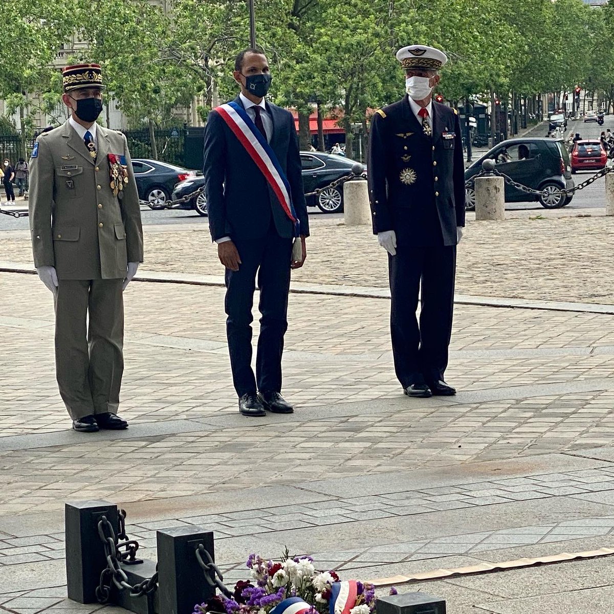 Cérémonie de ravivage de la flamme de la tombe du soldat inconnu, avec plusieurs jeunes Palaisiens, en hommage à ceux qui sont morts pour la France.

Un moment émouvant afin de perpétuer le devoir de mémoire.