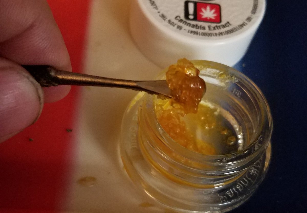 PdxRapunzel's tweet photo. Wedding Cake x Robots Diamonds from @BeeHiveExtracts . Nice hazy afternoon in the Dab Lounge! π―π―π―π₯π₯π₯π¨π¨π¨ π #Mmemberville #StonerFam #CannabisCommunity #nosuchthingasasmalldab #DabLounge https://t.co/ytiWwn3MdZ