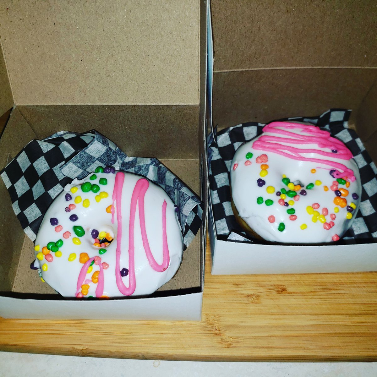 Happy 10th Anniversary <a href="/COCOCafeCedar/">COCO Cafe</a>! NERDS Donuts to celebrate! <a href="/1023TheWave/">102.3 The Wave</a> #Congratulations #greatorganization 
#didimentionthenerdsdonuts #yumyumyum