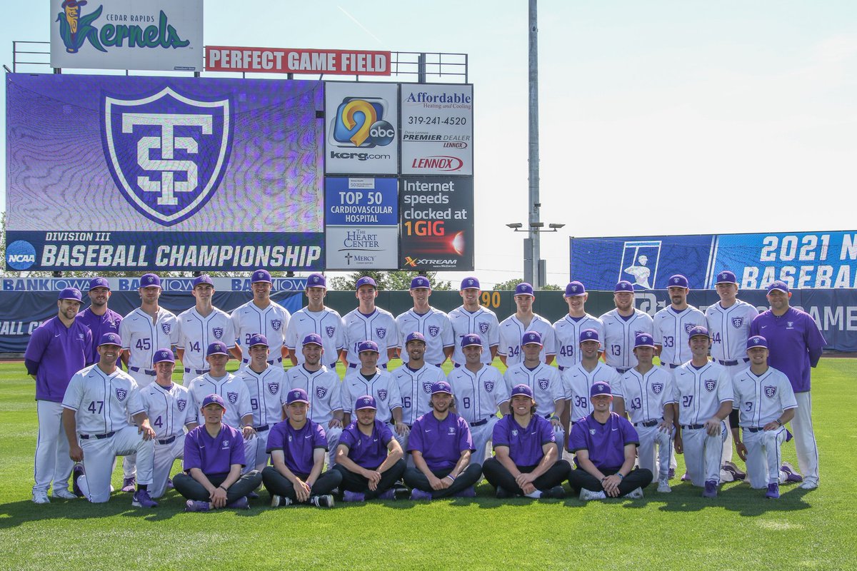 TommieBase's tweet photo. @UST_Baseball has arrived! #ROLLTOMS https://t.co/OsHYZ4G6cn