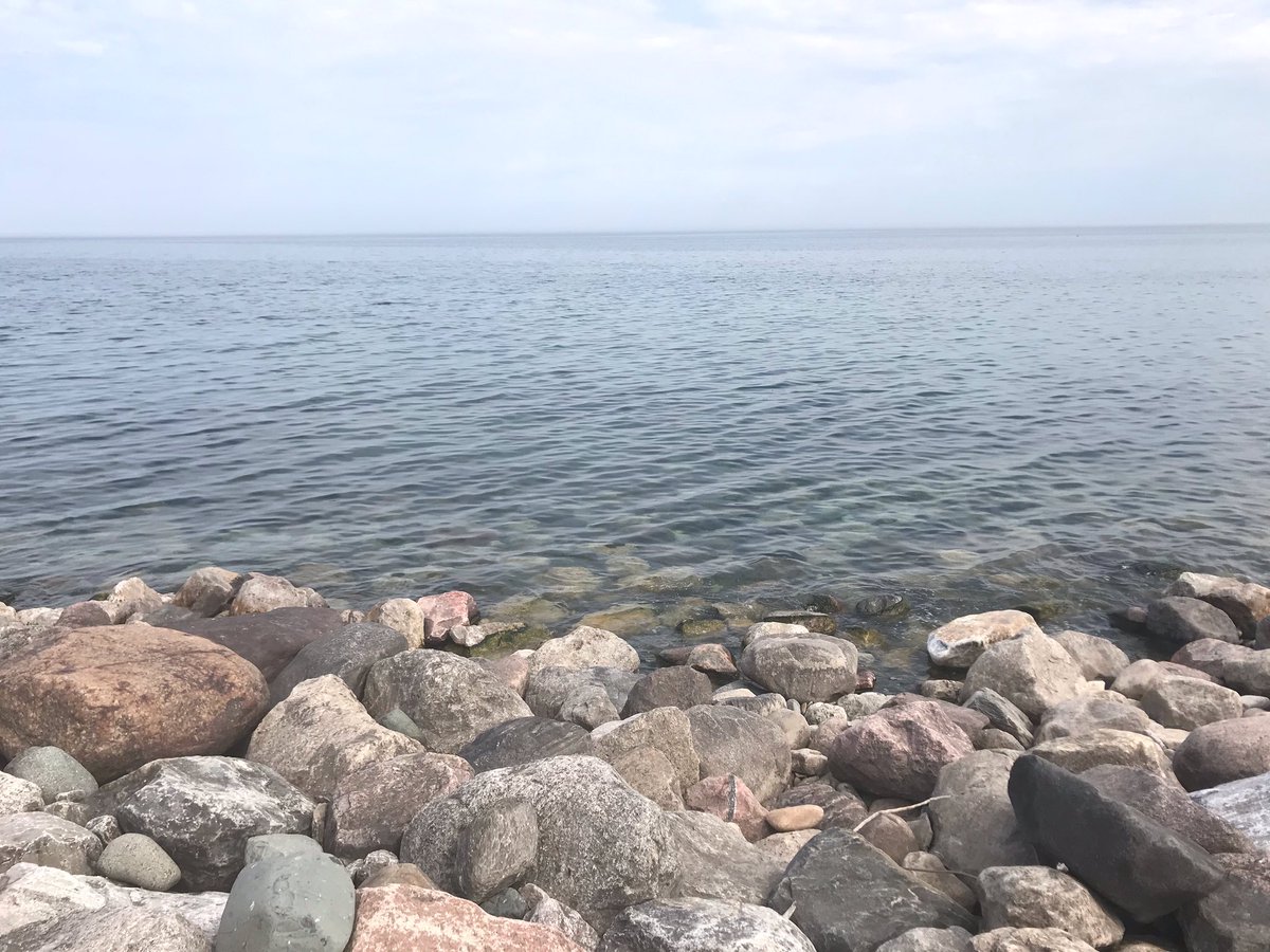 meanredslider's tweet photo. #nature #lakeshore #sky #rocks https://t.co/oOqEDn68IU