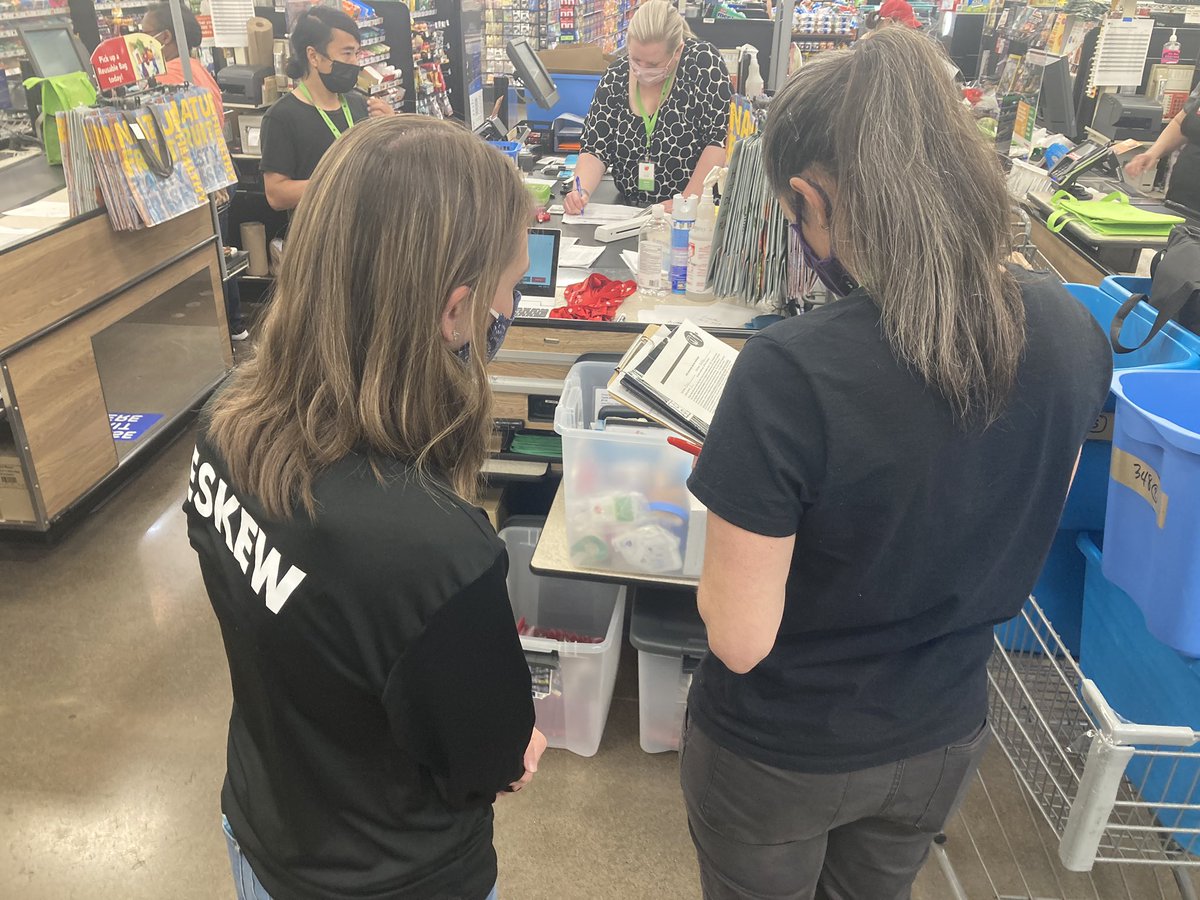 Devin_Eskew's tweet photo. Really loved being able to have the kids share some of their vacation time helping others. #storetodoor @StoretoDoorPDX https://t.co/njfnffzNl9