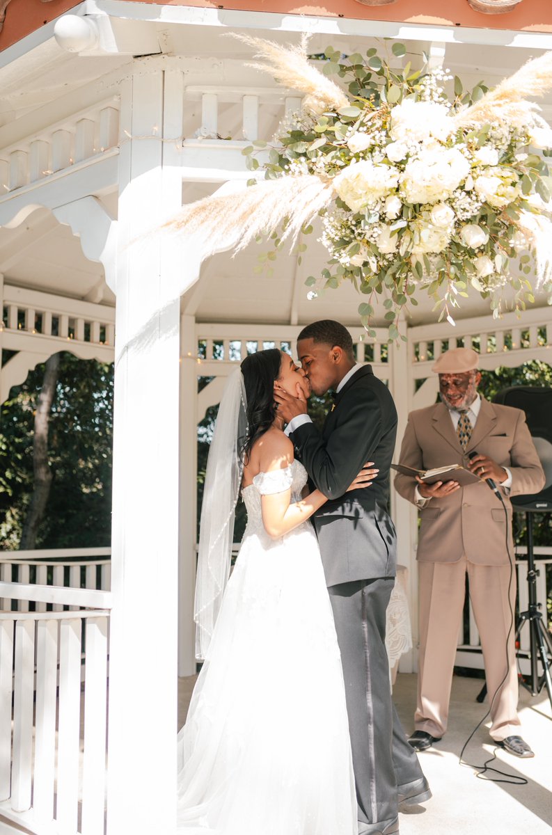 Twitter! Mind if I share this quick little wedding photo set here?