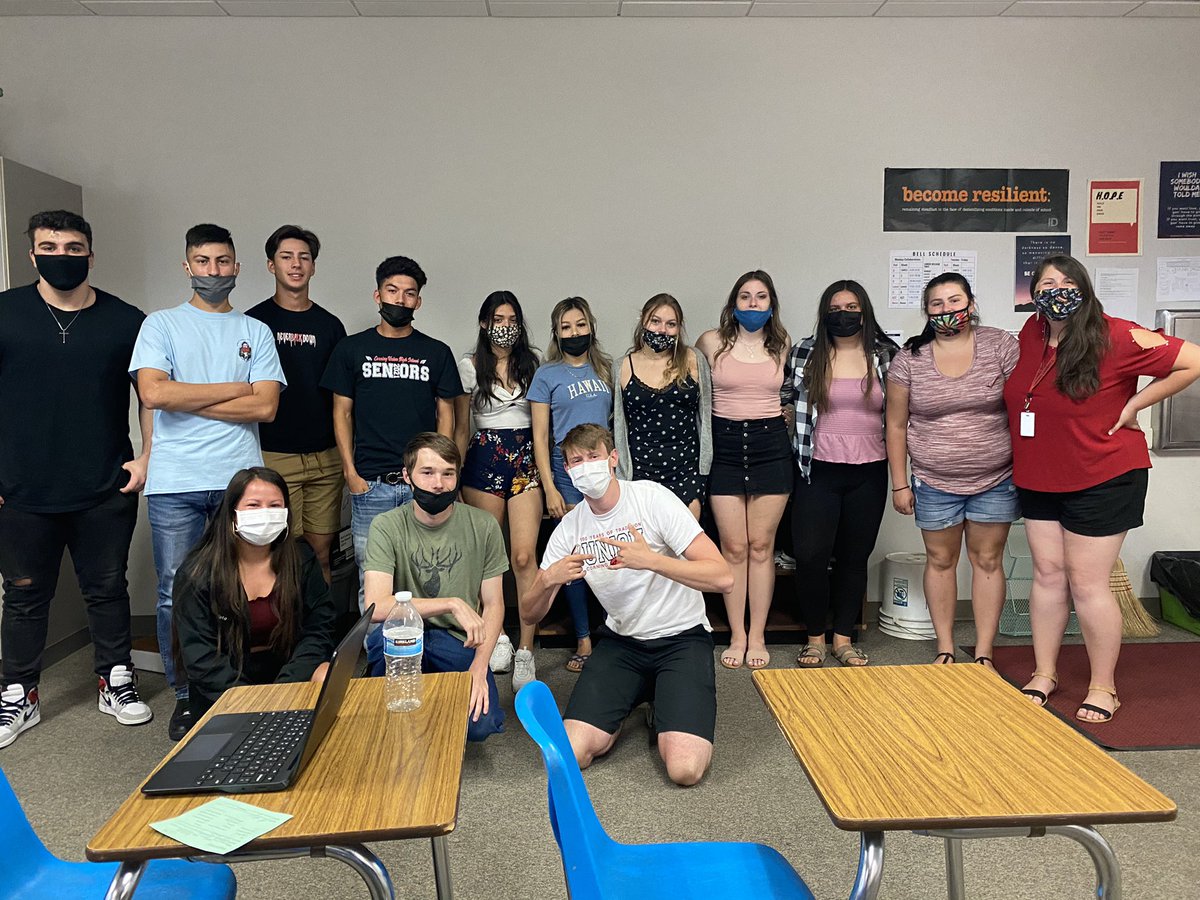 Ms_Casey_Van's tweet photo. What a special class of seniors this was! You made me love teaching English IV! Congrats to all of you ❤️ #cardinalpride https://t.co/GTfbHrAOeh