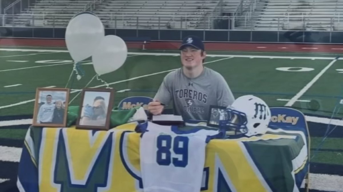 fox12oregon's tweet photo. #SeniorSpotlight with @NickKrupke: McKay HS three-sport star to play football for USD Toreros https://t.co/Dr7ksK5HRs https://t.co/PLekaby5YC