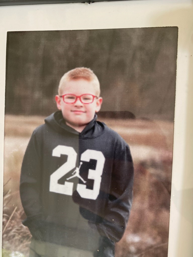 SarahRyanYEG's tweet photo. Missing child in #StAlbert: Logan Ord (10 y/o) was last seen on June 3 at 9 a.m. in the field of Sir Alexander Mackenzie Elementary. He has short blonde hair, is 4'5, 90 lbs, wears glasses and was wearing a grey hoodie and jeans. RT? @CathyHeron #yeg https://t.co/YIuqyYs9mQ