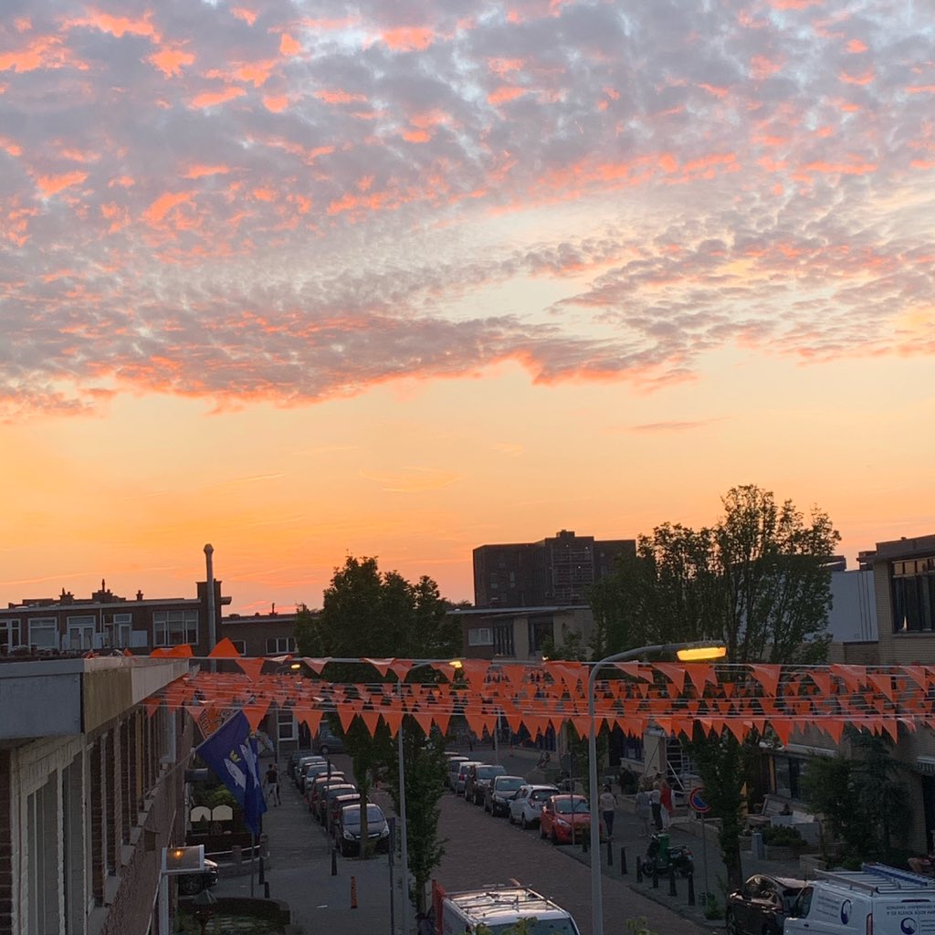 Mijn straat heeft een juichcape aangetrokken.