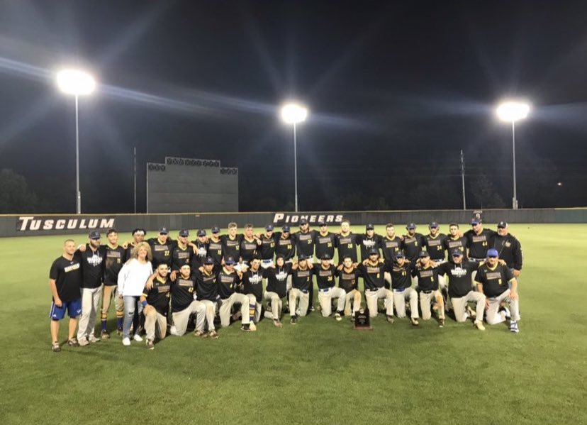 trent_wasserman's tweet photo. Best team I’ve ever been apart of. It’s truly a story I will be telling 50 years from now. Thank you @NiagaraTwolves  for an amazing season. #teamfuton #rollwolves https://t.co/VYgqIHdE1S