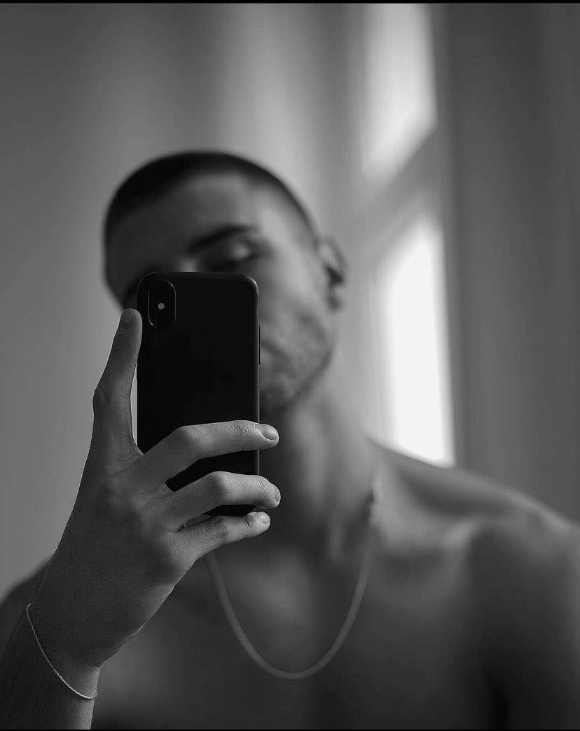thatjjacobs's tweet photo. #bitemyneck https://t.co/pYGlpXrolO