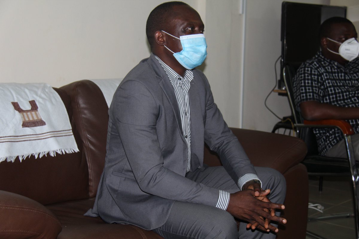 PNUDBenin's tweet photo. Le Directeur national du #PARMAP, Igor Ahokpe & le Directeur départemental du Travail et de la Fonction Publique du Zou ont expliqué comment à travers l’utilisation des technologies digitales, on note une amélioration dans la gestion des RH & de l’administration du travail au 🇧🇯 https://t.co/YZBT5iLdMc