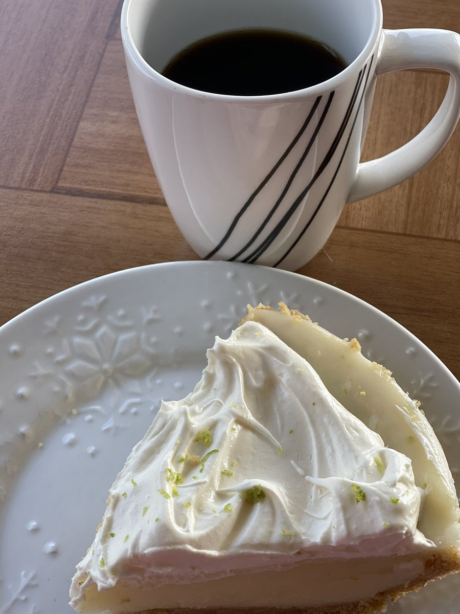 Yaya_blondie's tweet image. Como la quieren fría, amarga, dulce, caliente, acompañados? 

Hablo de la vida, aunque aplica para el café🥰

#HoradeCafe 
#IslanderLemonPie 👇