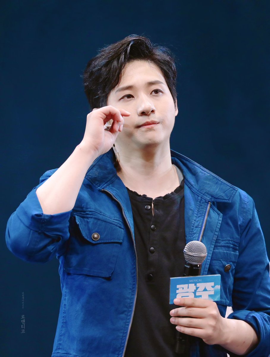 210425 #신우 뮤지컬 '광주' 커튼콜

<a href="/B1A4_CNU/">신우</a>

#B1A4 #신우 #シヌゥ #CNU