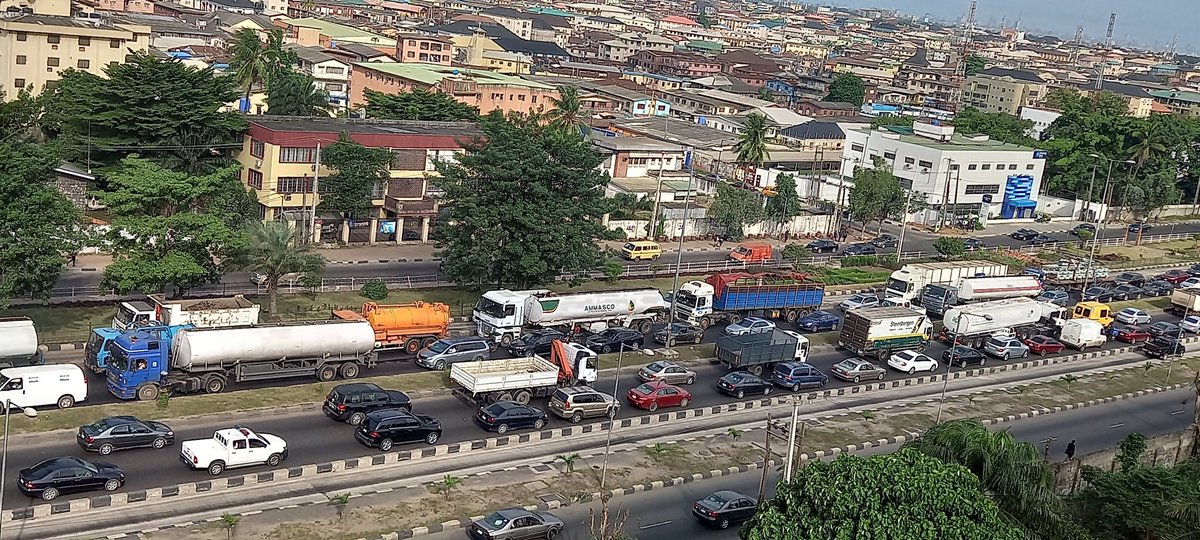 neminsuranceplc's tweet photo. NEMTrafficReport[4:45pm]There is slow moving traffic from #PALMGROOVE to #ANTHONY on the express way and quiet a free flow on the service lane and also a slow movement from #OBANIKORO to #JIBOWU @TrafficChiefNG #GIDITRAFFIC #TrafficChief #LagosUpdate #Neminsuranceplc https://t.co/0SG0iU8jsj