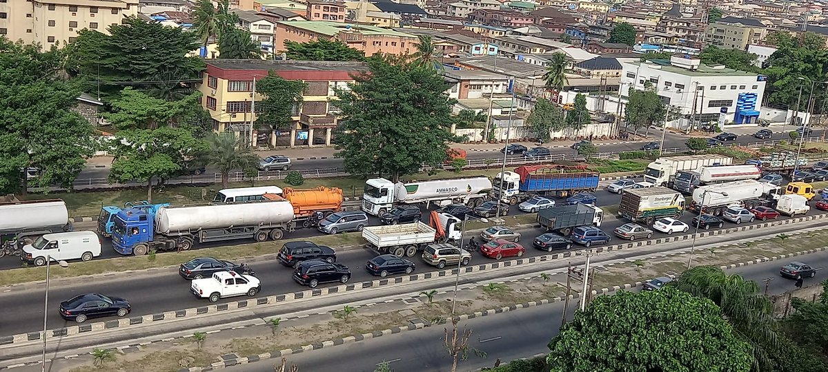 neminsuranceplc's tweet photo. NEMTrafficReport[4:45pm]There is slow moving traffic from #PALMGROOVE to #ANTHONY on the express way and quiet a free flow on the service lane and also a slow movement from #OBANIKORO to #JIBOWU @TrafficChiefNG #GIDITRAFFIC #TrafficChief #LagosUpdate #Neminsuranceplc https://t.co/0SG0iU8jsj