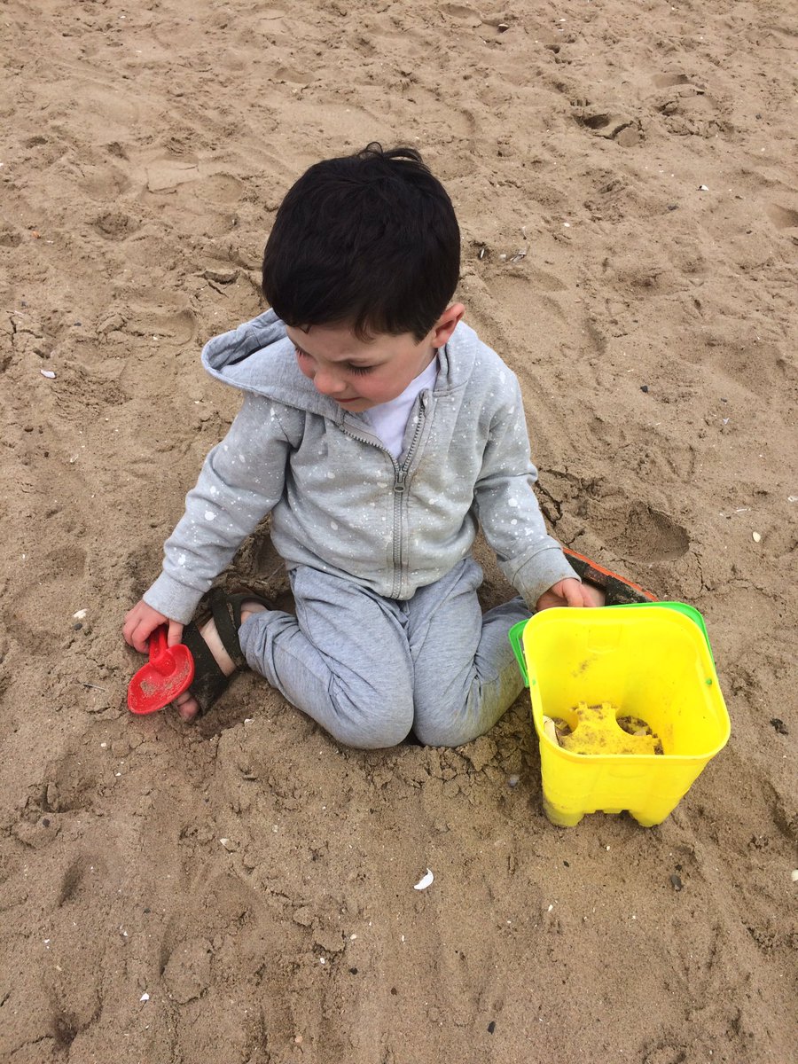 BatesRhian's tweet photo. Had a fun day at the beach today collecting shells for @mrshiller2 🏖 🐚 https://t.co/WzweUZpQUD