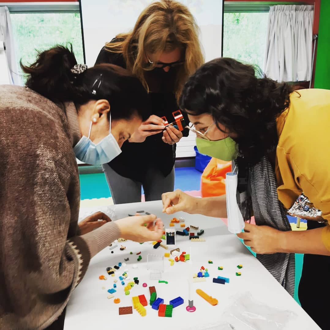uvigo_emprego's tweet photo. Peza a peza construimos a #comunidade #docente #emprendedora da Universidade de Vigo
O punto de partida é a formación en competencias emprendedoras para o #profesorado da #UVigo que onte celebrou unha nova sesión https://t.co/dTyrt0vhqt