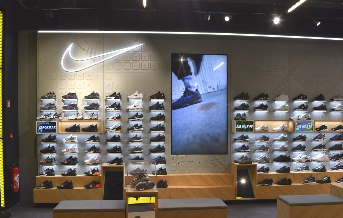 HammersonFR's tweet photo. Aux @3fontaines, réouverture est aussi synonyme de nouveauté !
Les visiteurs du centre peuvent à présent découvrir le dernier concept de @JDSportsFrance, enseigne emblématique de streetwear, sur 453 m2.
#retail #centrescommerciaux https://t.co/BsxA3TLOfo