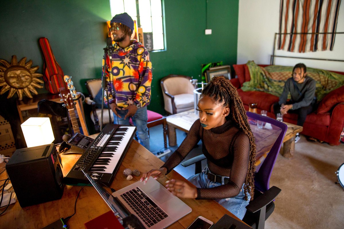 AppleMusic's tweet photo. See how you can create, release, promote, and measure your tracks on a global stage. Get support throughout your artist journey on our all new home for creators: https://t.co/2UubfGdhTh https://t.co/2Dm6fNUF6b