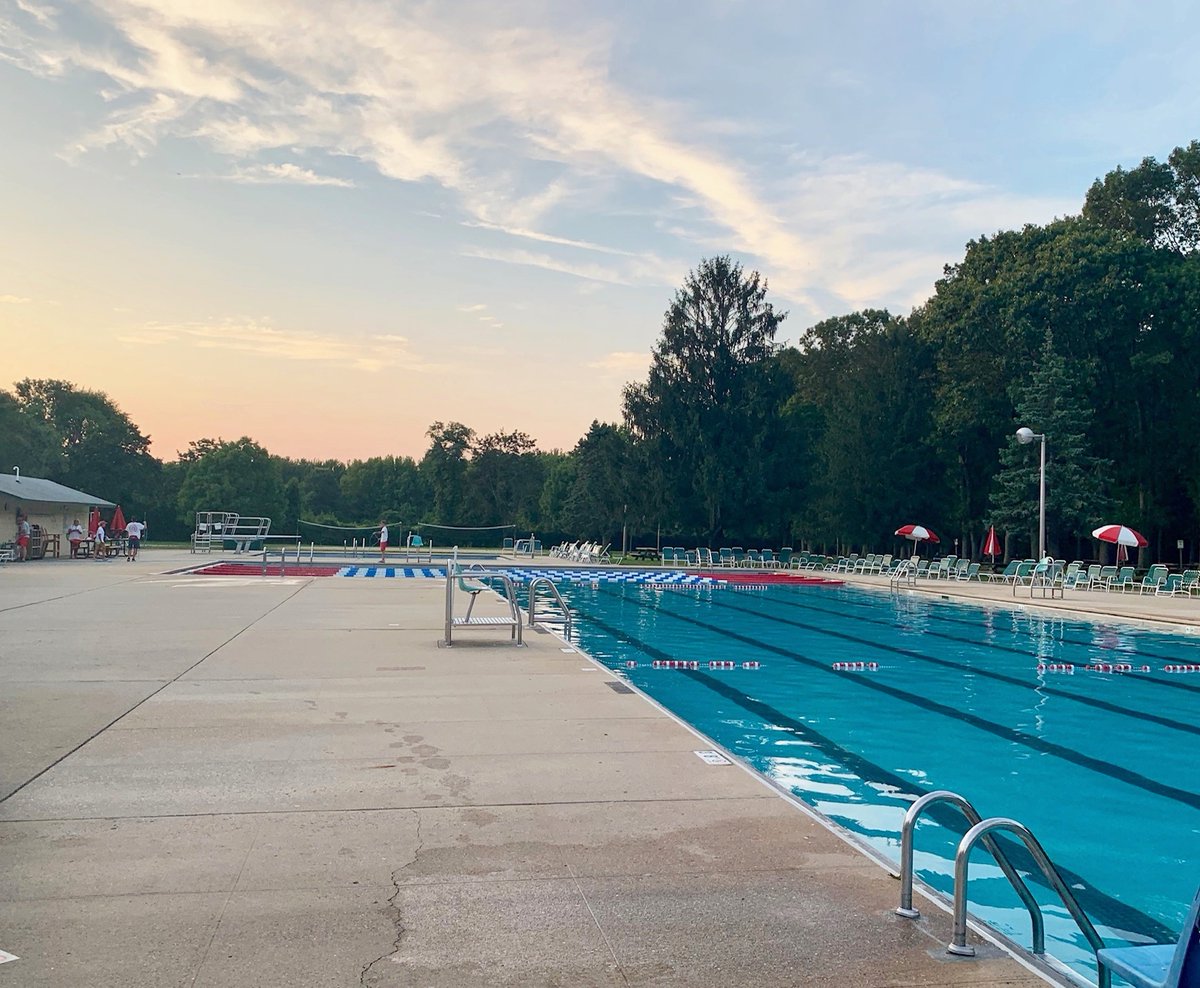The calm after a busy opening weekend...
.
.
.
#summerdays #summerishere #sunset #poolside #pool #americanpool