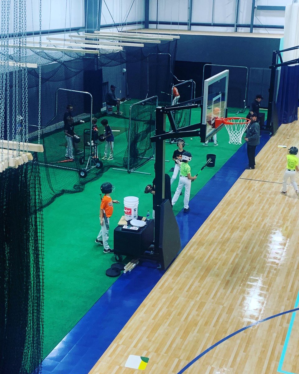 TheEdge2021's tweet photo. We kicked off an exciting week here at The Edge:
ππ½#EvolveWorkouts each & every day.
ππ½Youth Basketball School.
ππ½Youth Baseball indoor practice.
Seeing these kids & other people coming in each & every day is what we've been waiting for at The Edge Sports Complex! Stay tuned! ππ½ https://t.co/vIlUDXU42T
