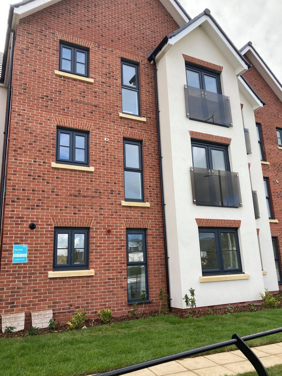 teg_tai's tweet photo. Looking for a property in Oakenholt? @_NewHomes have an intermediate rent flat available. For more information please visit our web-site https://t.co/oI4voEuZVC @FlintshireCC  #affordablehousing  #intermediaterent https://t.co/cAGhEoDNNF