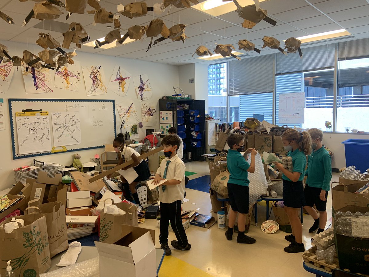 BISCLPYear3's tweet photo. The #MagicalMacaws are busy hacking their box for Maker Faire! A lot of team work, planning and designing happening this morning!!! @BISCLincolnPark https://t.co/eAXXdrXfsz