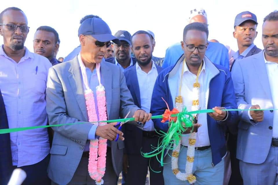 cunayee's tweet photo. His excellence #Mustaf attends the Inauguration of #DHAGAX_Madow Earthen dam reservoir in #Jarar province of Somali Region of 🇪🇹
💦💦🌎💙🇸🇴🇪🇹 https://t.co/8yApRtuRJL