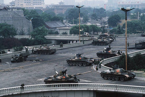 永远不要忘记三十二年前1989年6月4日所发生的天安门广场大屠杀！！！