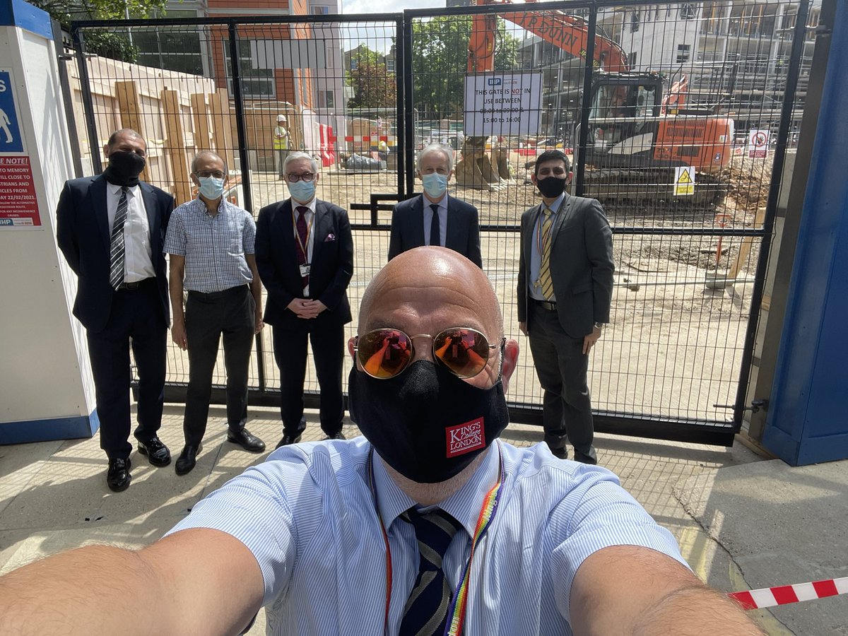 What a pleasure to be back on Denmark Hill and giving a campus tour to our Provost (Health) Prof Richard Trembath. Including the Exec Dean’s for the IoPPN and FoLSM. Here at the site of the new @PearsMaudsley centre. @KingsIoPPN @KingsCollegeLon @kingshealth