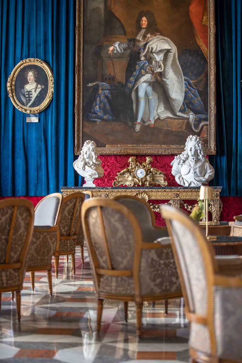 NegrescoHotel's tweet photo. The Bar of #LeNegresco has taken up its summer quarters on the terrace of #37PROM and in the Salon Versailles, where the portrait of Louis XIV watches over you. Open every day of the week from 3 p.m. to 11 p.m. https://t.co/9bseyenEfW