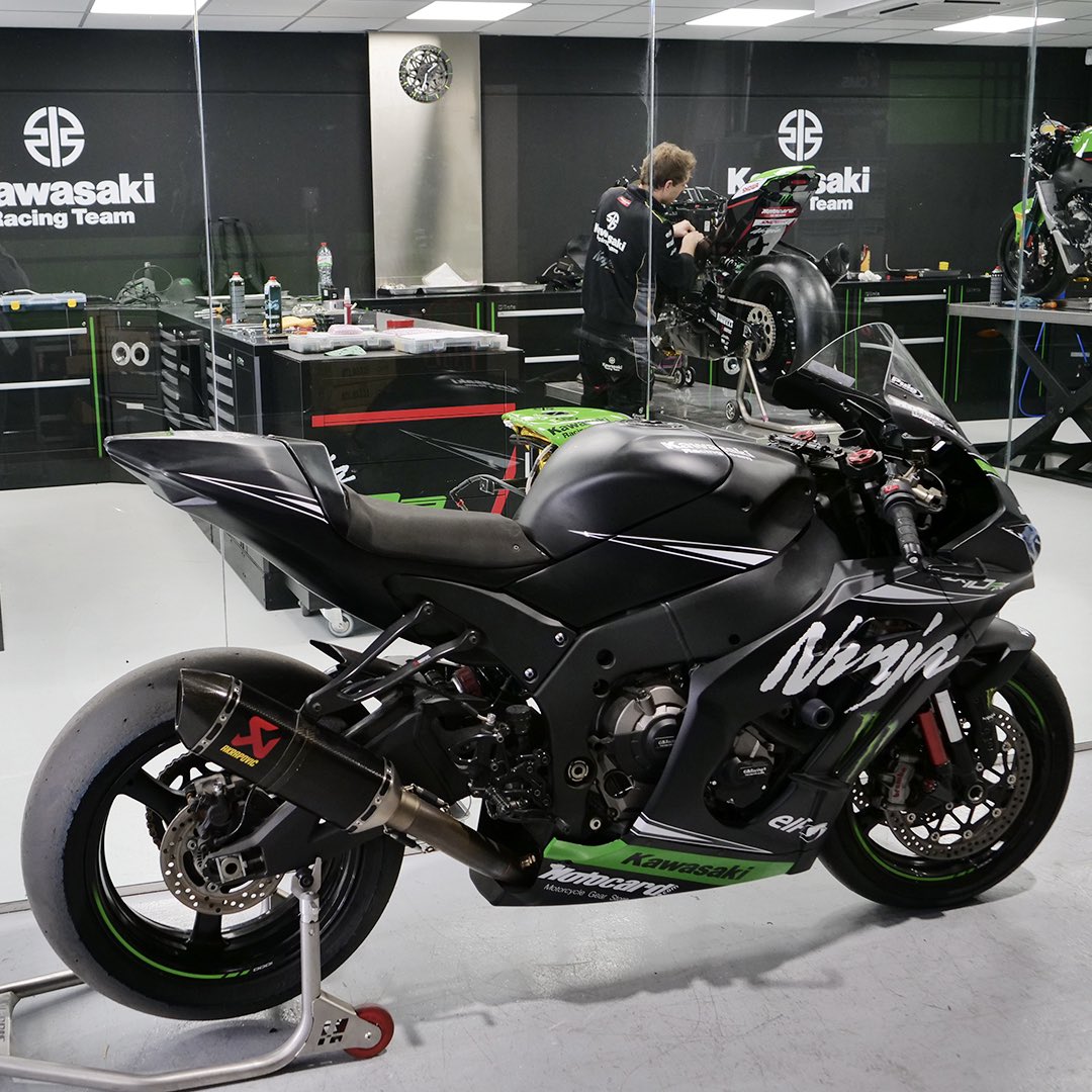 bimotabyKRT's tweet image. You can get the Jonathan Rea training bike!

Last 24hours!

ebay.com/itm/4028717695…