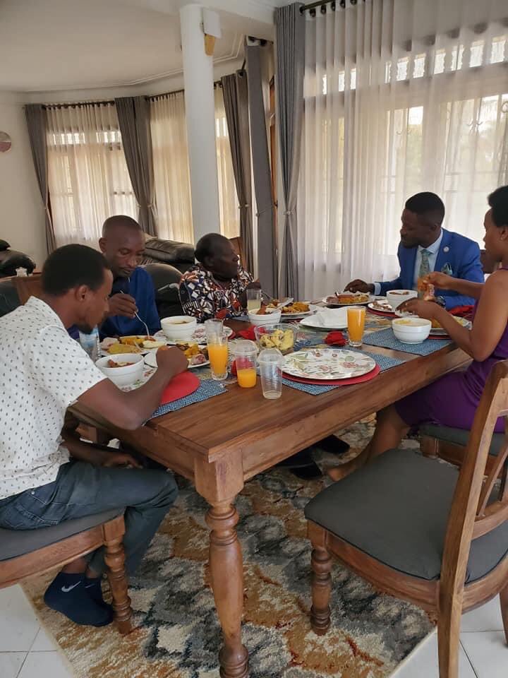 BuffaloSoldierA's tweet photo. #KyagulanyiFamily hosted Prof Dr G W Kanyeihamba &amp; shared lunch with him.

Our president @HEBobiwine bought copies of his new book "CHALLENGING A PRESIDENTIAL ELECTION" to distribute among the newly elected #NUP MPs.
#WeAreRemovingADictator
#M7Rigs2021Election #UgandaIsBleeding🩸 https://t.co/KfVpWGBdUq