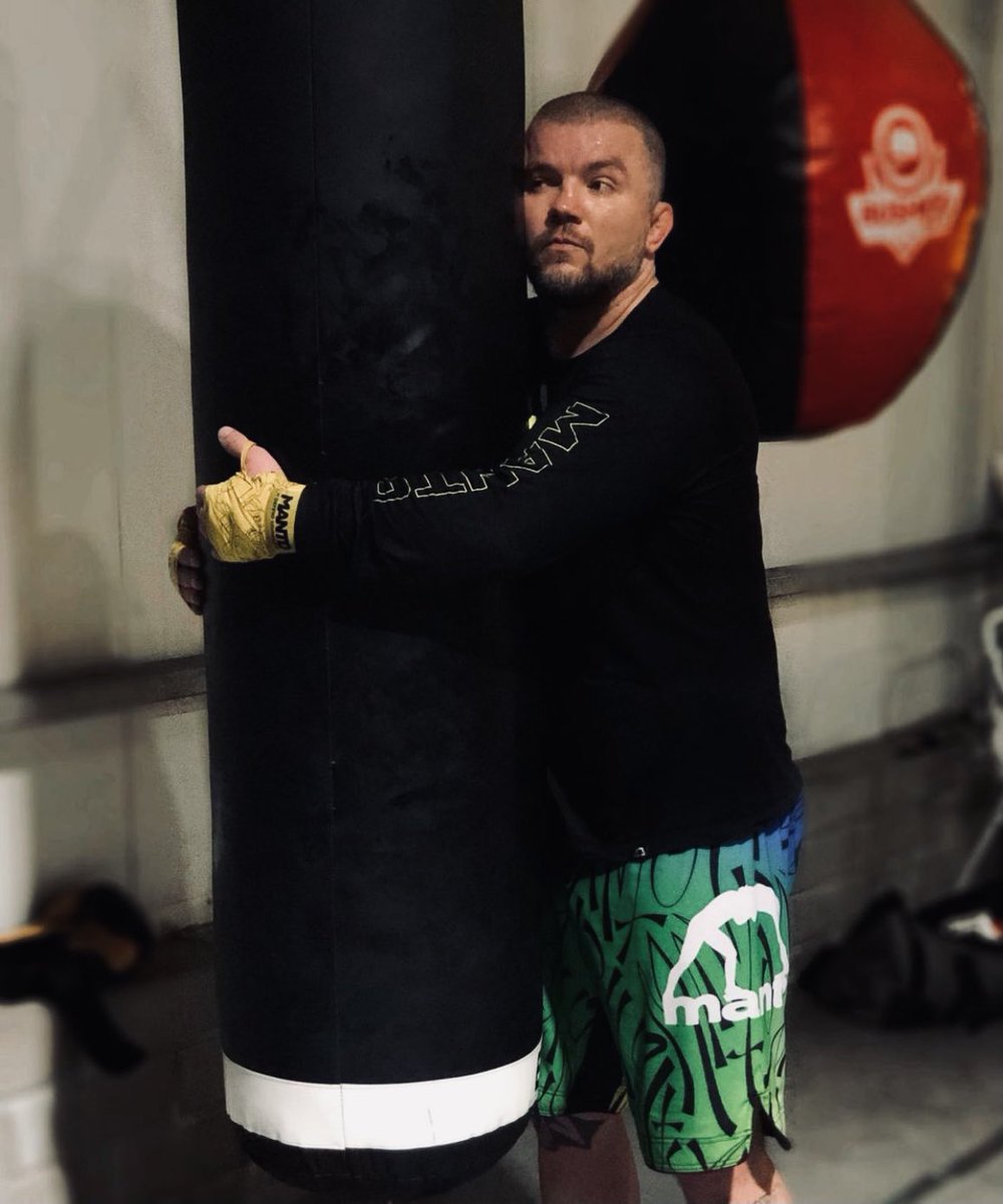 MarcinUngier's tweet photo. W sob na ksw walczy najgrozniejszy z najgrozniejszych. W roznych kregach znany jako „zabijaka”, „gruby na bramke” czy „Juras”😬

Niemniej jednak wszedzie uwielbiany..i dlatego wrzucam dedykowany link dla  @Jurasmma, z kt wpadnie mu pare pesos.Wykupujcie🙌

https://t.co/9WXRi4I7TW https://t.co/xye1lr0MFG